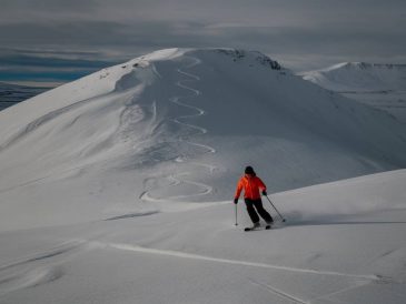 skiing in iceland